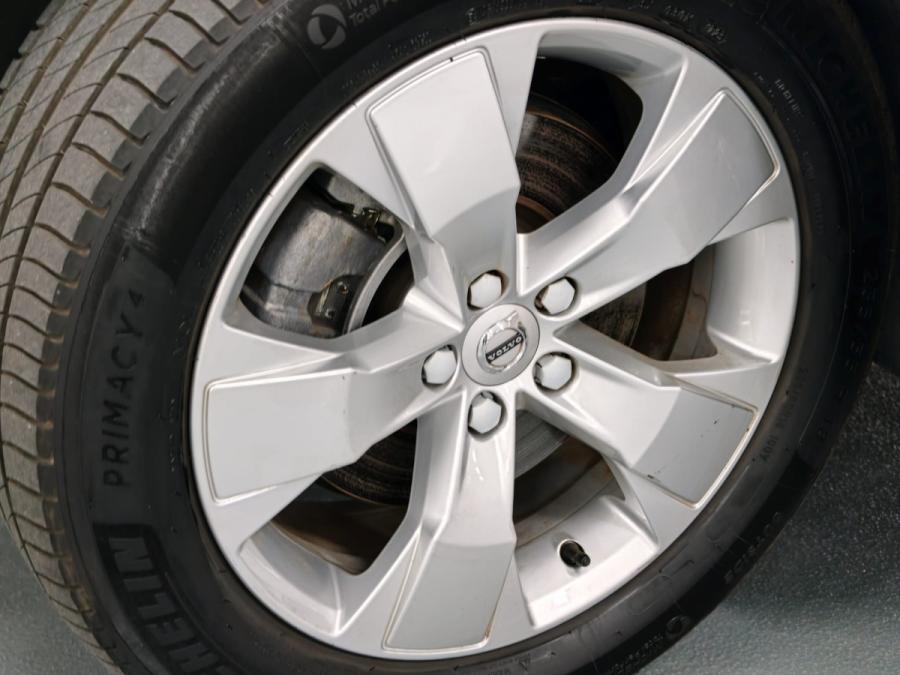 XC40 T4 MOMENTUM - Image 10